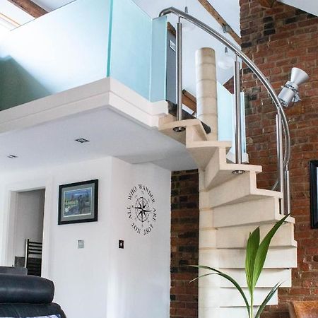 Tiger Roof Terrace Lymm Apartment Exterior photo
