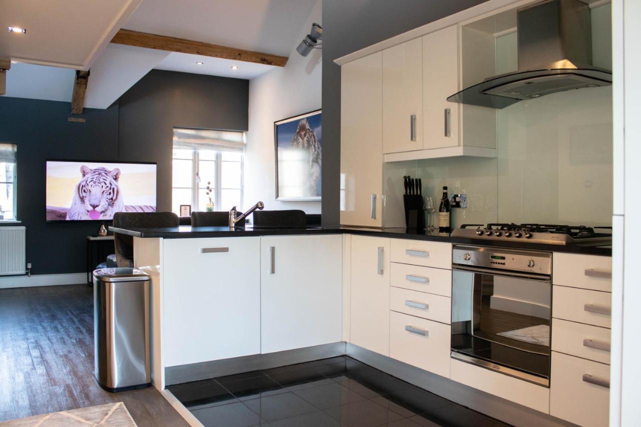 Tiger Roof Terrace Lymm Apartment Exterior photo