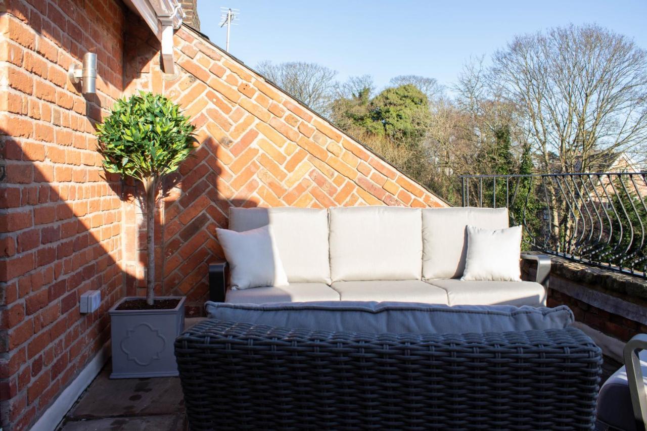 Tiger Roof Terrace Lymm Apartment Exterior photo