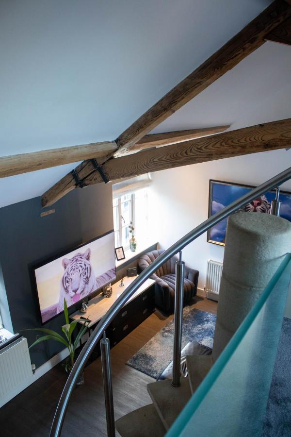 Tiger Roof Terrace Lymm Apartment Exterior photo